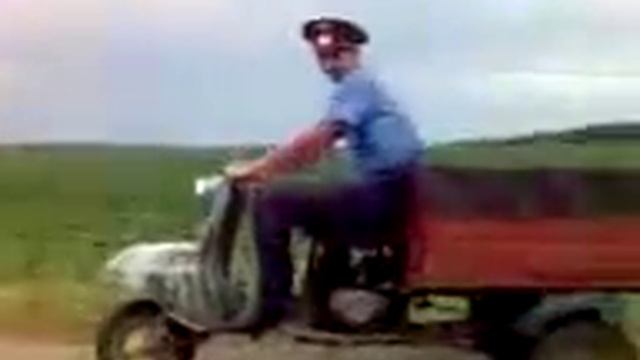 Гаишник в селе на моцыке =)