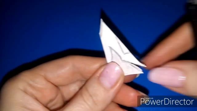 Как сделать простые снежинки из бумаги!!!?