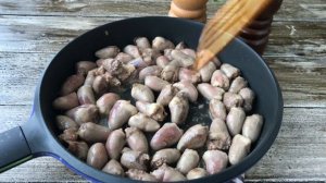 Жареные куриные сердечки — видео рецепт