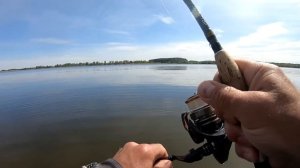 Какой РАЗМЕР Силикона НУЖЕН ЩУКЕ!!! Проверяем на щуке! Рыбалка на спиннинг с берега.