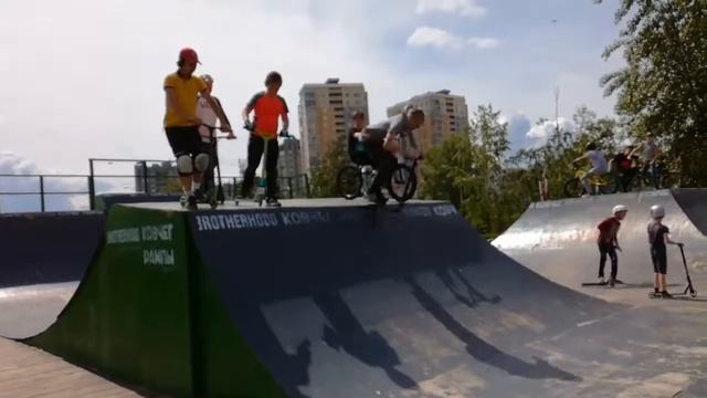 Скейтпарк в парке «Континент» смотреть онлайн