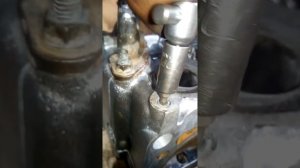 Как выкрутить обломаную шпильку