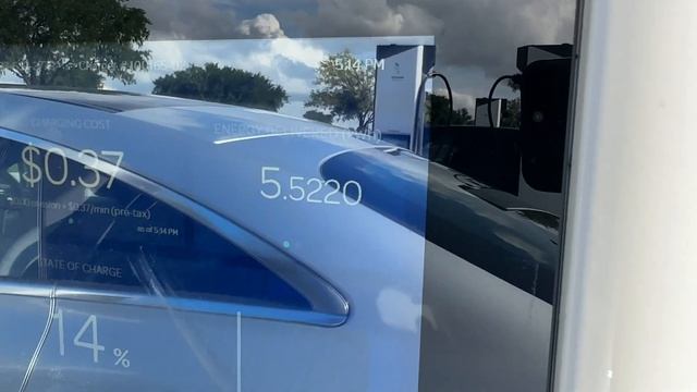 How Fast Does the Mercedes EQS Charge on the Electrify America 350kw DC Fast Chargers смотреть онлайн