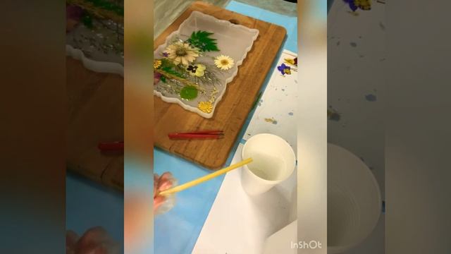 Немного процесса. Выкладываю сухоцветы в эпоксидную смолу. смотреть онлайн