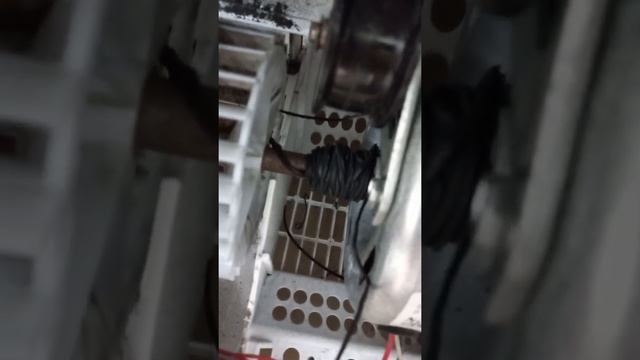 Сушильная машина аристон, работает шумно, остановилась