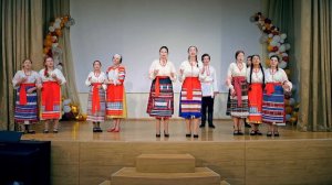 Русская народная песня «Вот кто-то с горочки спустился»