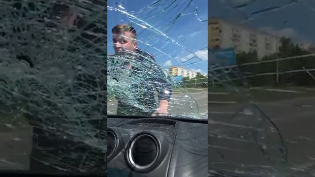 В Челнах мужчина выбил стекло, чтобы забрать ребенка смотреть онлайн