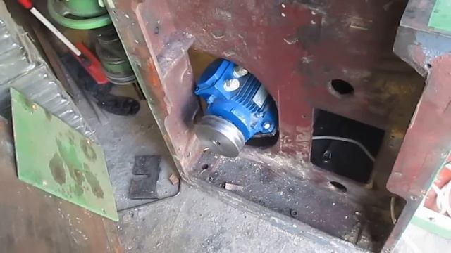 Фуговальный станок Д300. Устновил шкивы, запускаю. смотреть онлайн