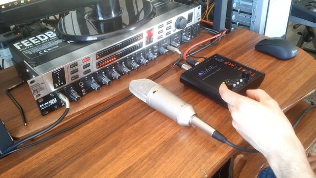 Свистит микрофон? Выход есть! Подавитель обратной связи Behringer FBQ2496 смотреть онлайн