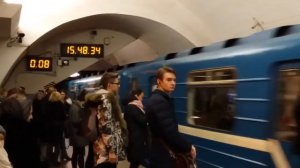 Вагон салон поехал пустой без пассажиров