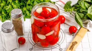 Помидоры черри маринованные с чесноком