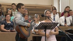пение "Зачем мне унывать, имею я Христа" ц.Голгофа г.Алматы