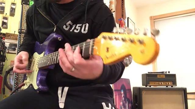 1962 2015 Purple Sparkle Fender Relic Strat Eddie Vegas смотреть онлайн