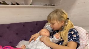 Алиса играет реборном! Делаю домик из коробок! Первый этаж почти готов @AlisaMimiLissa