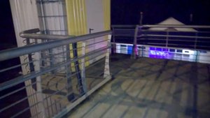 Экстремальный лифт в надземном переходе