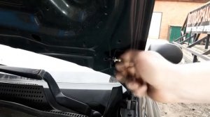 Установка газового упора капота Nissan Almera B10
