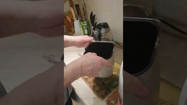 Подготовка новой хлебопечки к работе.