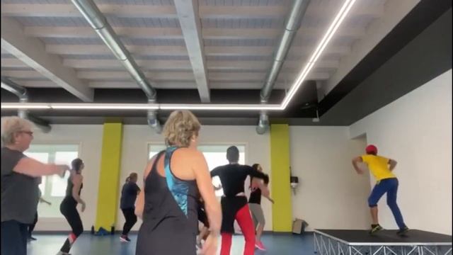 ZUMBA o ZOMBIE? Emerson e Armando GetFIT Stelvio 31/10/2022 #milano #zumba #getfit смотреть онлайн
