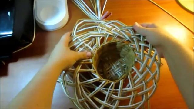 Ажурная корзинка из газетных трубочек. Урок 3. ажурная загибка