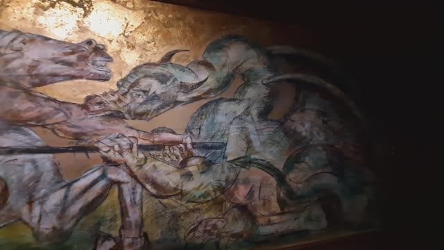 На выставке КАК НАЙТИ ГРИФОНА (2) смотреть онлайн