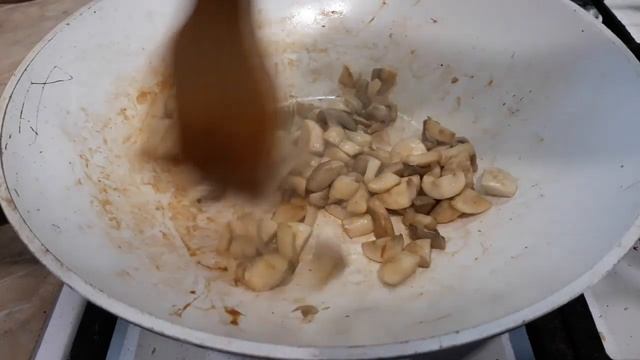 Рецепт от ВКУСнотенько : Эскалоп из свинины в сливочносырном с грибами соусе