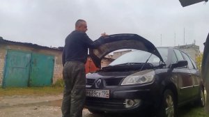 газовый упор на Сценик 2
