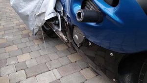 Защита мотоцикла от падений с помощью защитный клеток слайдеров и других средств