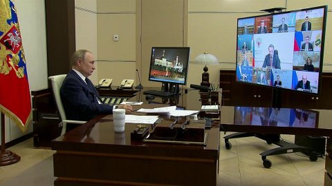 Меры поддержки россиян и экономики обсудил президент на совещании с правительством