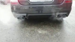 Красивая разводка выхлопа BMW F10 520i на 2 стороны на 2х прямоточных банках.