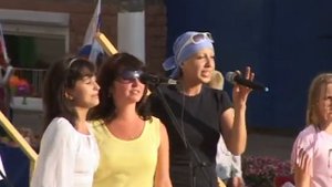 Новый Оскол. День города - 2007. Песню "Звёздное лето" исполняет вокальный ансамбль "Студия И".