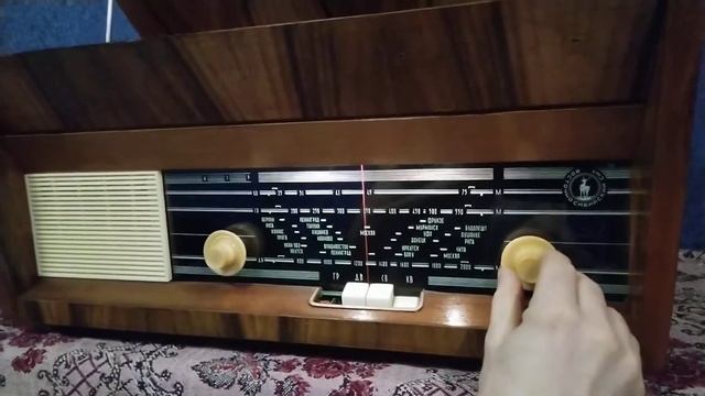 Радиола Рекорд-61м2 отреставрированная редкая версия 1964 года со значком Восточно-сибирский СНХ