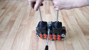 Гидрораспределитель с джойстиками PZ-50 для минитрактора, миниэкскаватора, манипулятора