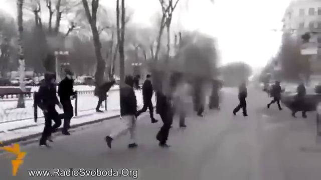 Украина февраль ОБЛИЛИ ЗЕЛЕНКОЙ Украина Донецк Майдан Штурм Беркут Грушевского смотреть онлайн