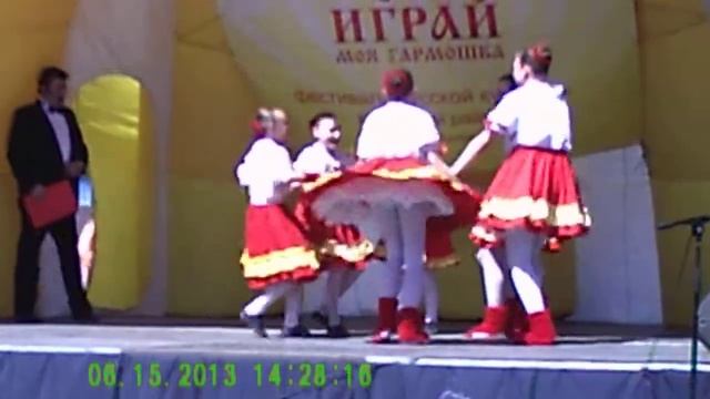 Ансамбль современного народного танца "Созвездие" .Руководитель Людмила Падиссон.Таннй Валенки... смотреть онлайн