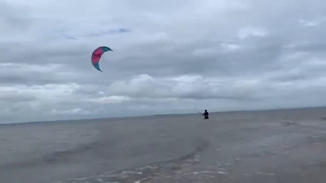 Кайтсерфинг в Анапе. Коса голенькая. Кайт школа Russian Wind. Ученик Ильдар.