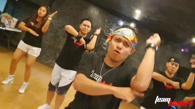 TARAT TAT BY DOS FUERTES | ZUMBA | MARKY WITH TEAM BLADERS смотреть онлайн