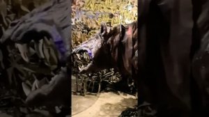 Выставка гигантских древних животных, мамонт, динозавры.