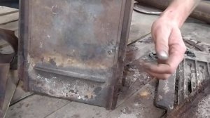 Разбор советской чугунной буржуйки для ремонта