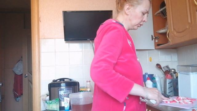 Делаю классный, шарф из джемпера влог смотреть онлайн