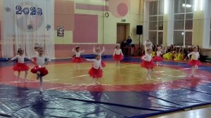 Прикол до слез / Дети жгут / Новогодний танец маленьких гимнасток