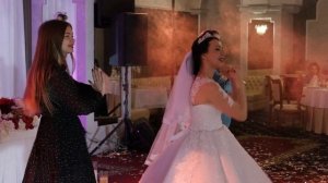 Сюрприз от невесты для жениха. Танец с подружками