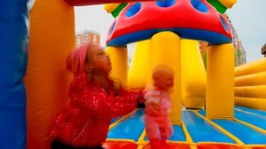 Прогулка с БЕБИ БОН в парке. Коляска для кукол видео про кукол беби борн