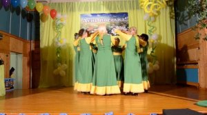 Хоровод.   Танцует женский коллектив  "Сударушка" ДК п. Трёхозёрка.