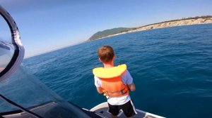 Морская прогулка. Рыбалка с катера в черном море. Катание на катере в Новороссийске.
