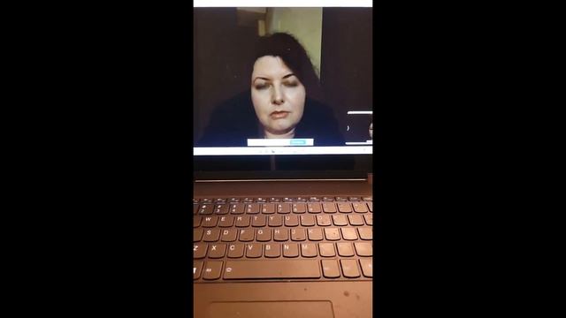 Почему доктор Юля не бежит из осажденного города-героя Киева? смотреть онлайн