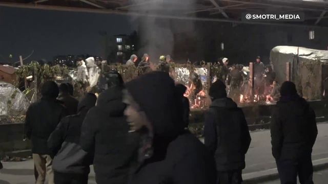 Мигранты протестуют на улицах Парижа: бросают в полицию мусорные баки и зажигательные смеси