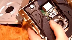 Плохо читает диски CD rom или DVD rom, чистим сами!