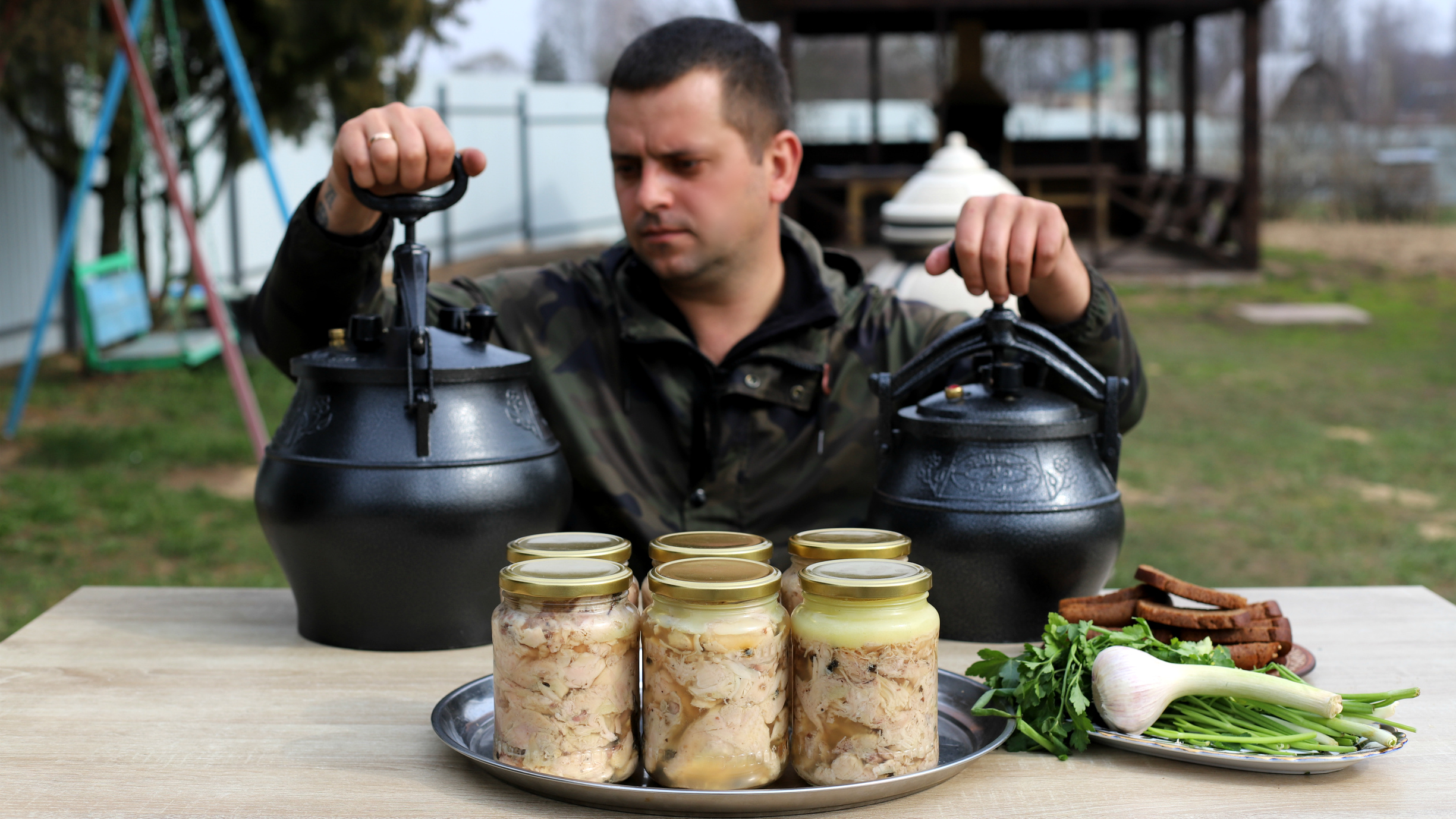 Желудки в афганском казане. Афганский казан готовка. Тушенка в афганском казане. Казан для варки тушенки. Блюда для афганского казана.