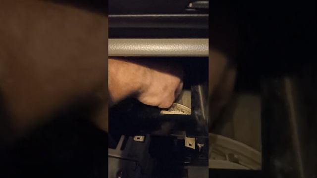 PASSAT B5 не дует печка в ноги, проблема устранена. смотреть онлайн