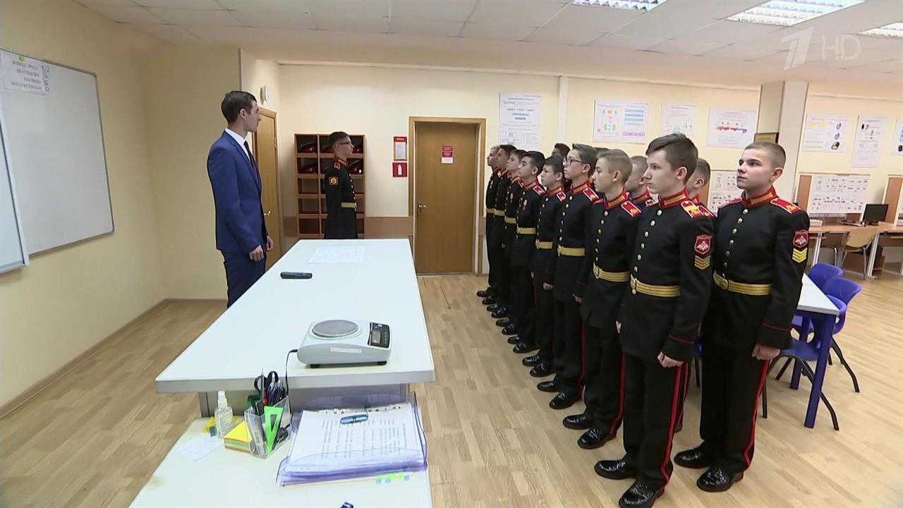 Легендарное Суворовское училище отмечает 75-летие